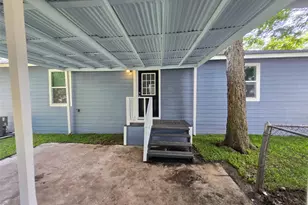 802 Front St, Columbus, TX 78943 - Photo 3