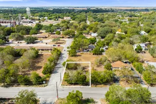 901 N Blanco St, Lockhart, TX 78644 - Photo 1
