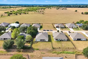 110 Loon Dr, Bastrop, TX 78602 - Photo 3