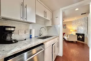 1106 W 6th St, Austin, TX 78703 - Photo 11