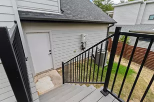 1193 E M. Franklin Ave, Austin, TX 78721 - Photo 29