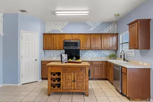 114 Almquist St, Hutto, TX 78634 - Photo 11