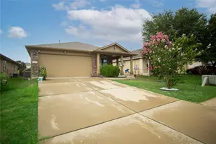 6912 Plains Crest Dr, Del Valle, TX 78617 - Photo 3