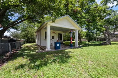 916 N Avenue E Avenue E, Shiner, TX 77984 - Photo 11