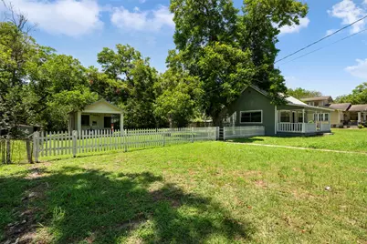 916 N Avenue E Avenue E, Shiner, TX 77984 - Photo 17