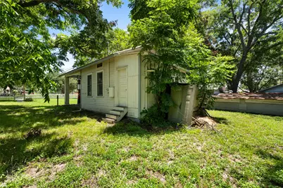 916 N Avenue E Avenue E, Shiner, TX 77984 - Photo 25