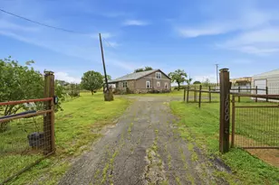 1000 Co Rd 458, Coupland, TX 78615 - Photo 27