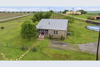 1000 County Road 458, Coupland, TX 78615 - Photo 31