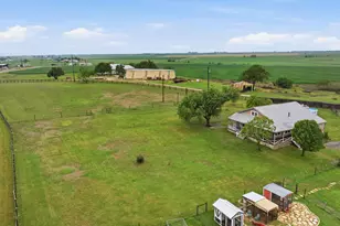 1000 Co Rd 458, Coupland, TX 78615 - Photo 33