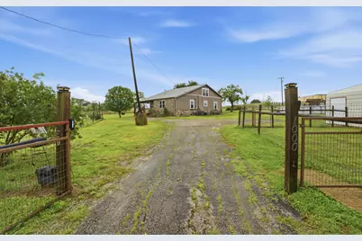 1000 County Road 458, Coupland, TX 78615 - Photo 27
