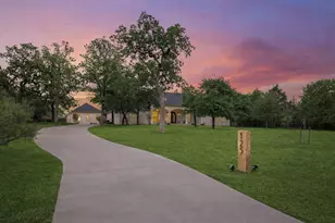 125 Carriage Ct, Bastrop, TX 78602 - Photo 3