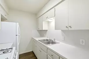 2319 Greenfield Pkwy, Austin, TX 78741 - Photo 9