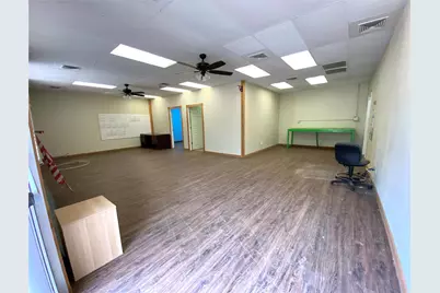 301 Bishop Street, Smithville, TX 78957 - Photo 9
