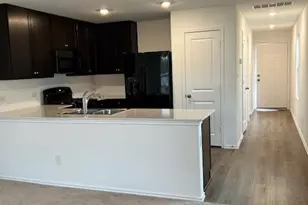 35 Trinity Cir, Lockhart, TX 78644 - Photo 5