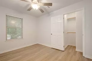 2933 E Martin Luther King Jr Blvd, Austin, TX 78702 - Photo 25