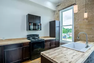 110 S Main St, Elgin, TX 78621 - Photo 5