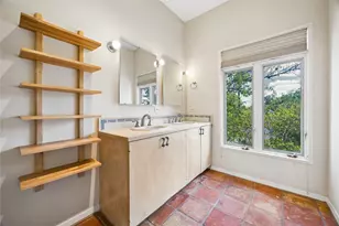 409 E 38th St, Austin, TX 78705 - Photo 9