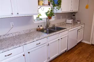 200 E Keanahalululu Ln, Bastrop, TX 78602 - Photo 9