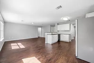 2100 Boyer Dr, Taylor, TX 76574 - Photo 9