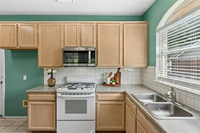 1115 Blackthorn Drive, Pflugerville, TX 78660 - Photo 7