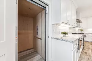 430 Amanda Cir, Galveston, TX 77554 - Photo 7