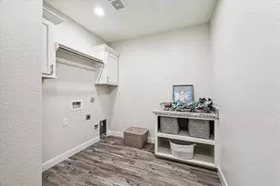 430 Amanda Cir, Galveston, TX 77554 - Photo 19