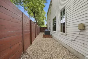 4609 Sara Dr, Austin, TX 78721 - Photo 37