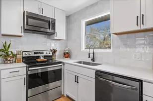 20811 Trapper Ln, Lago Vista, TX 78645 - Photo 9