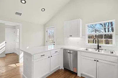 107 Russell Street, Liberty Hill, TX 78642 - Photo 5