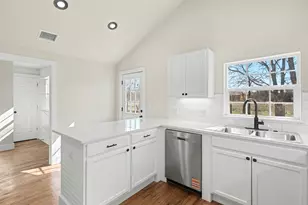 107 Russell St, Liberty Hill, TX 78642 - Photo 5