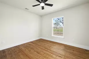 107 Russell St, Liberty Hill, TX 78642 - Photo 21