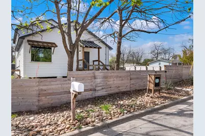 502 E Basel Street, New Braunfels, TX 78130 - Photo 3