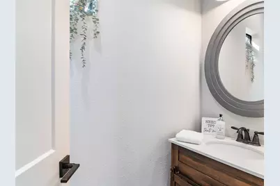 502 E Basel Street, New Braunfels, TX 78130 - Photo 21