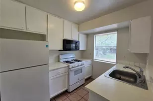 1109 Village Green Dr, Austin, TX 78753 - Photo 9