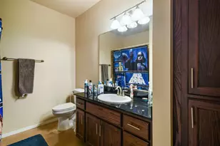 910 W 25th St, Austin, TX 78705 - Photo 11