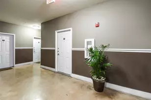 910 W 25th St, Austin, TX 78705 - Photo 23