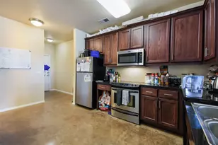 910 W 25th St, Austin, TX 78705 - Photo 13