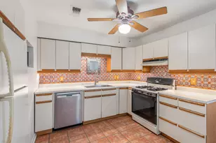 204 La Vista St, Austin, TX 78704 - Photo 9