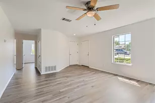 131 Hilldale Ct, Kyle, TX 78640 - Photo 5