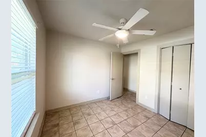 2001 E 10th Street, Austin, TX 78702 - Photo 17