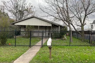 2001 E 10th St, Austin, TX 78702 - Photo 1