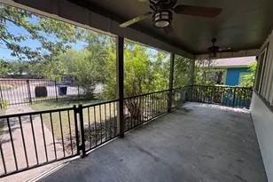 2001 E 10th St, Austin, TX 78702 - Photo 3