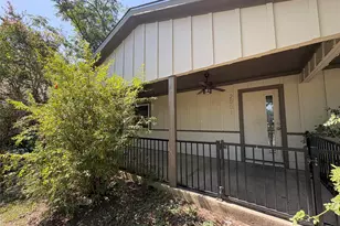2001 E 10th St, Austin, TX 78702 - Photo 5