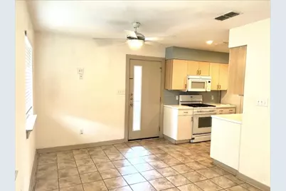 2001 E 10th Street, Austin, TX 78702 - Photo 3