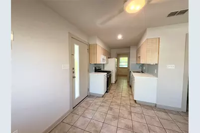 2001 E 10th Street, Austin, TX 78702 - Photo 7