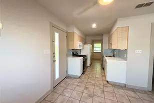 2001 E 10th St, Austin, TX 78702 - Photo 7