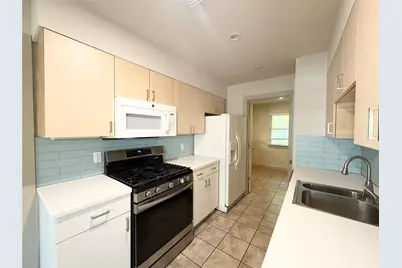 2001 E 10th Street, Austin, TX 78702 - Photo 9
