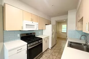 2001 E 10th St, Austin, TX 78702 - Photo 9
