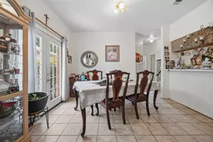 911 Crockett St, Lockhart, TX 78644 - Photo 9