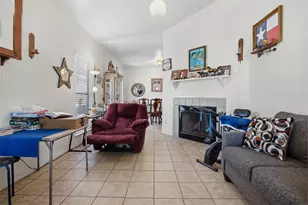 911 Crockett St, Lockhart, TX 78644 - Photo 5